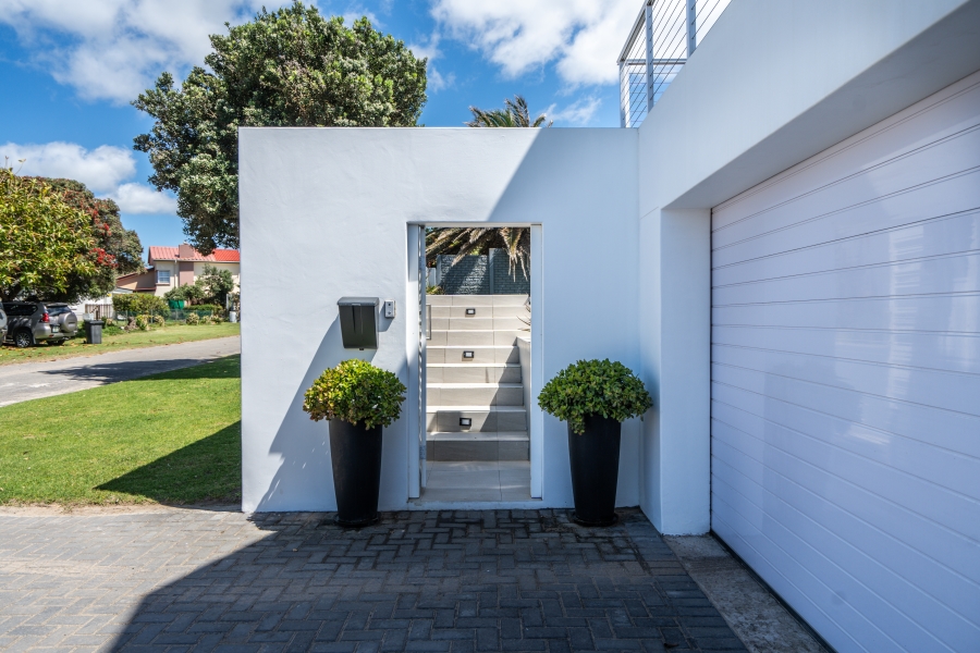 4 Bedroom Property for Sale in West Beach Eastern Cape